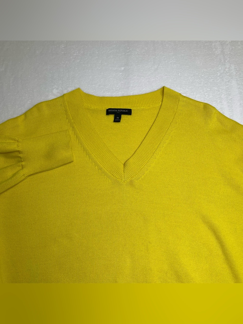 Banana Republic Women M Yellow V-Neck Sweater Long Sleeve Knit Cotton Blend
